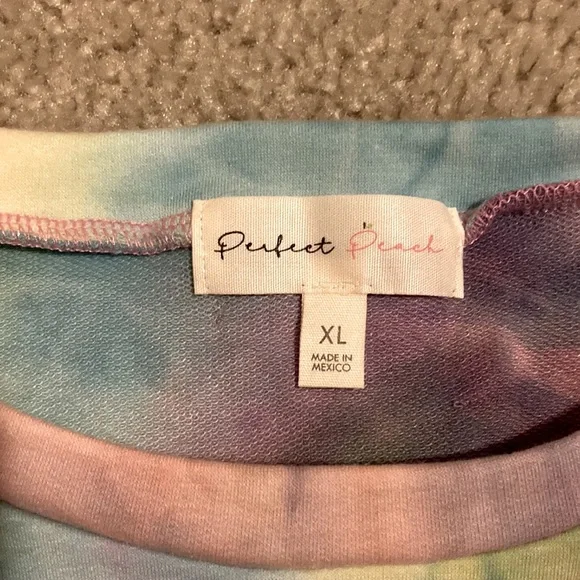 Tie Dye Top & Shorts Lounge Set - Picture 10 of 10